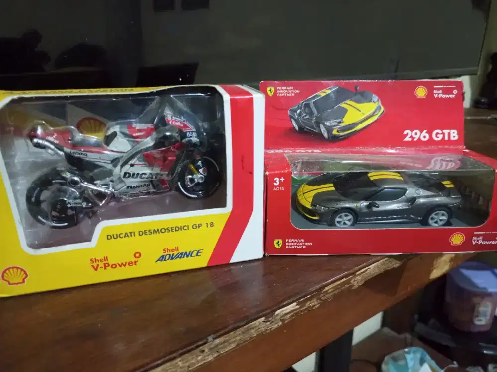 DieCast Shell V-Power Ducati & Ferari 296 GTB