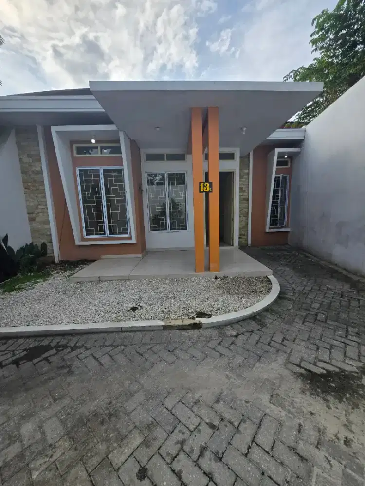 Di kontrakan rumah tengah kota