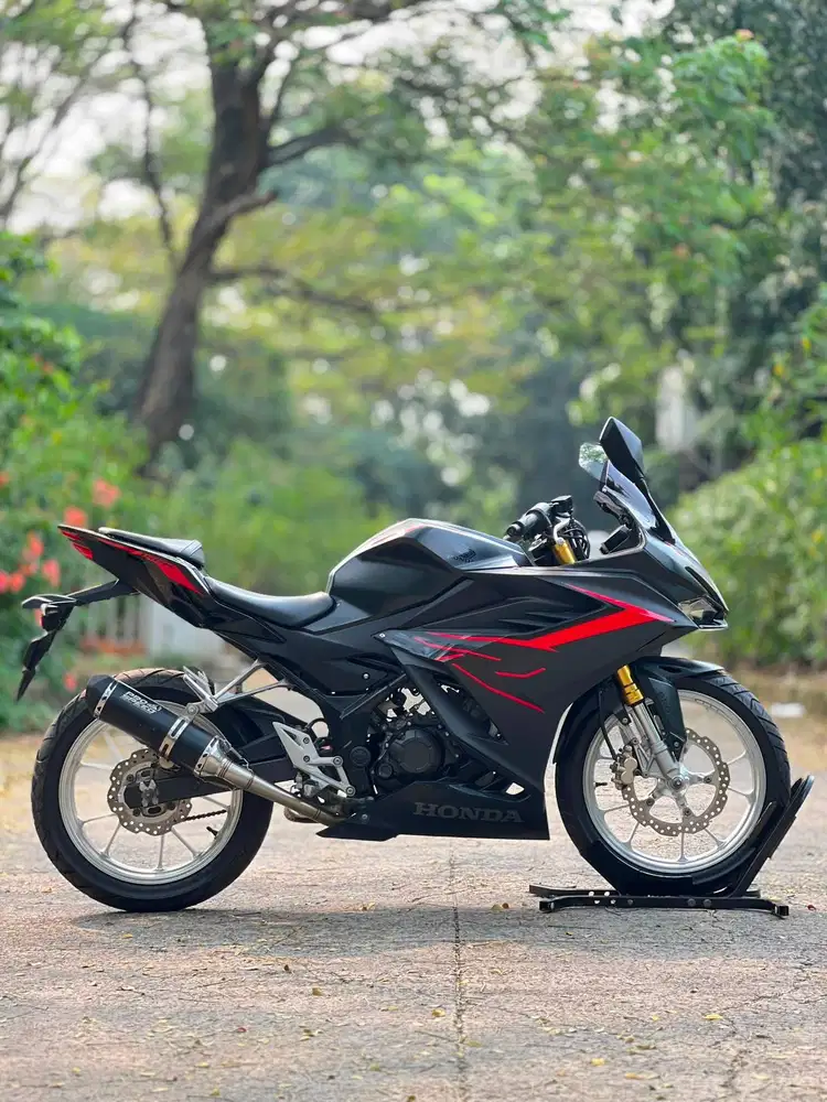 HONDA NEW CBR150R NON ABS 2022 HITAM KM 7K PAJAK HIDUP SIAP GASS
