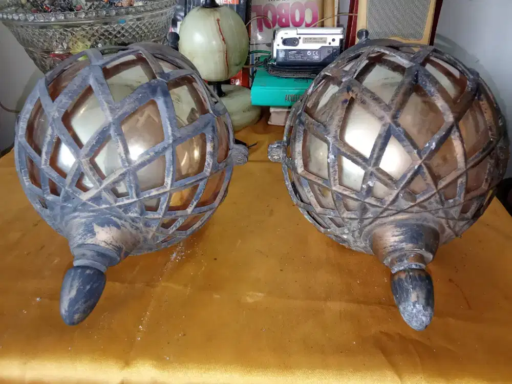 Lampu teras rumah antik