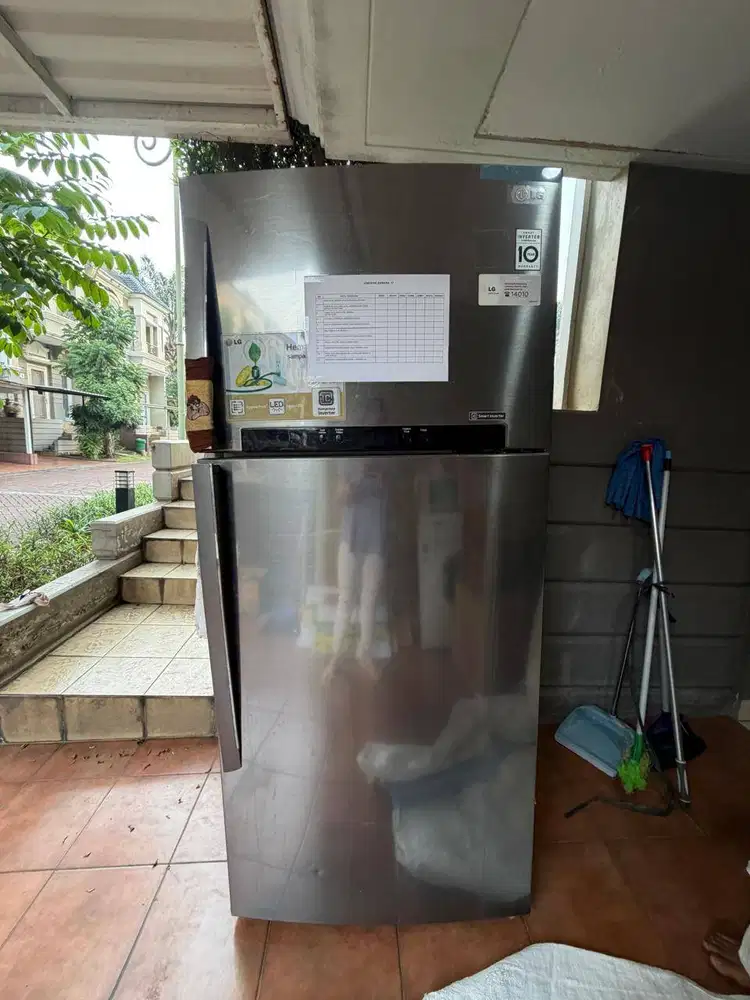 KULKAS LG 2 PINTU SMART INVERTER - JUAL CEPAT