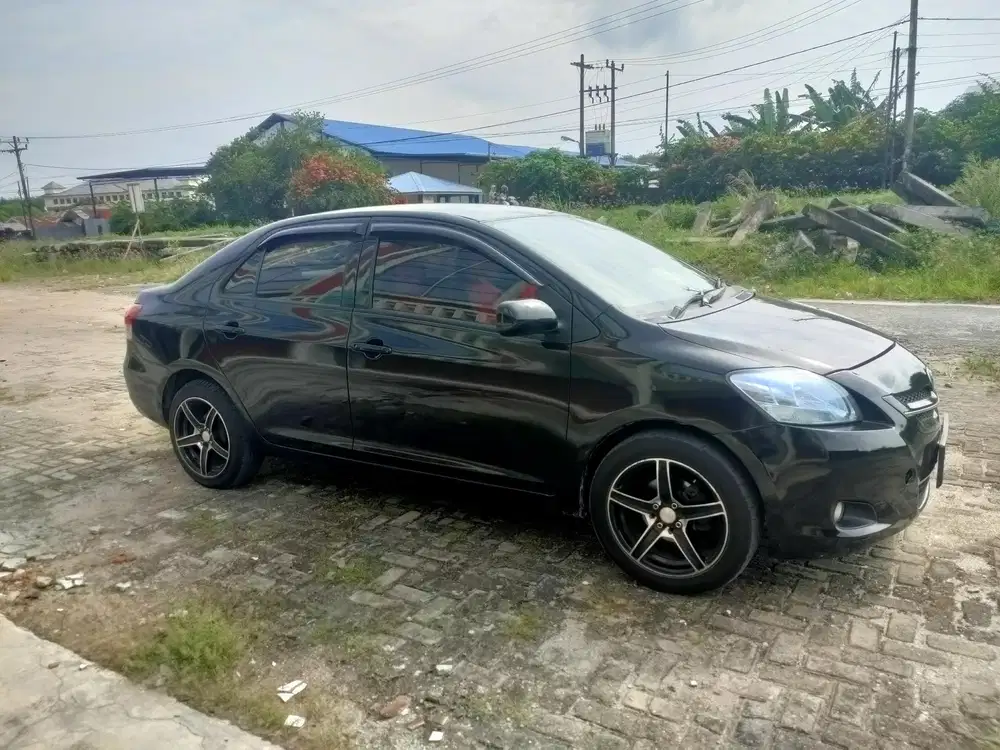 Toyota Limo 2011 Bensin