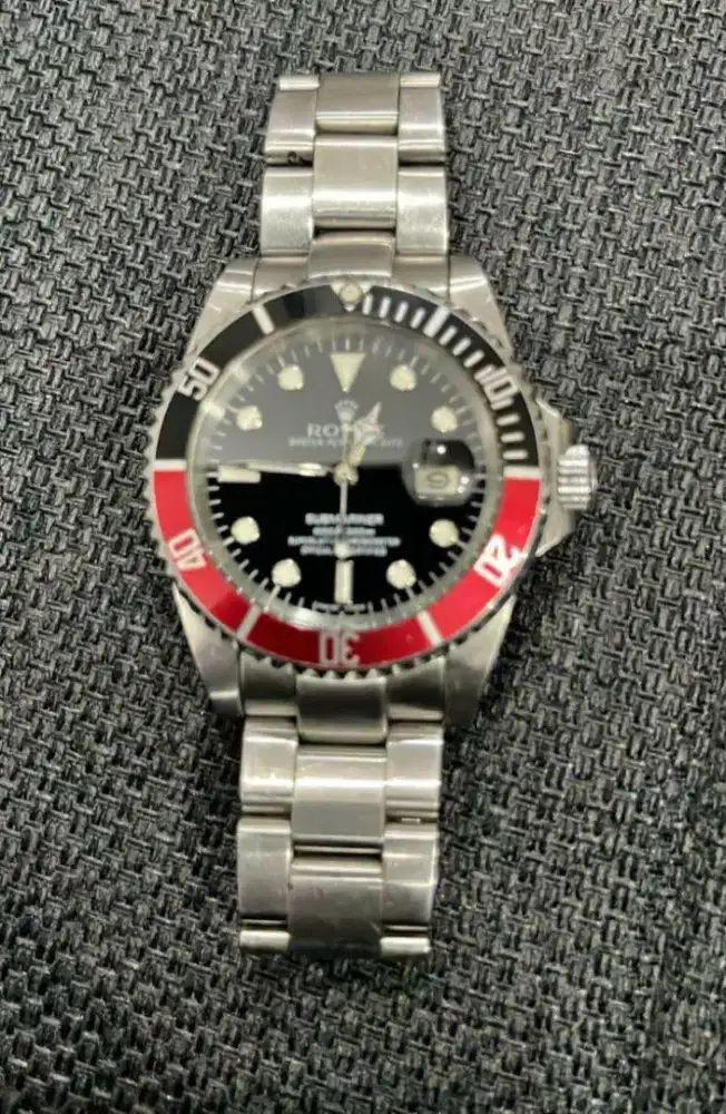 Di jual semua macam jam tangan warna dan model LKP dan tahan air