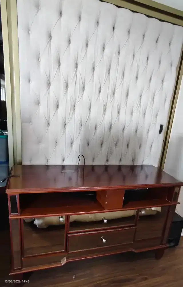 Meja TV ukuran menyusul