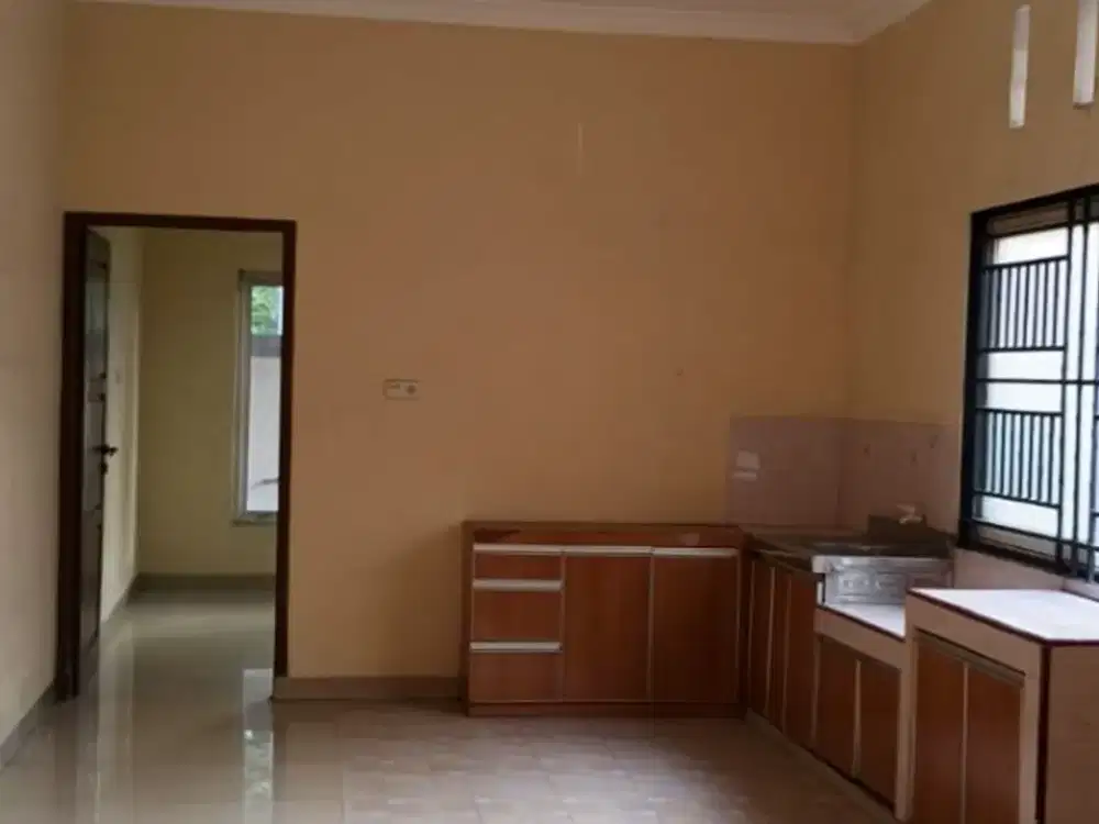 Rumah Hook Disewakan di Taman Palem Lestari Cengkareng