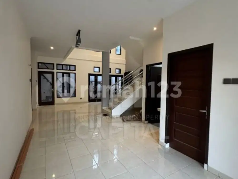 Rumah Dalam Cluster di Taman Holis Indah Ii Dekat Sekolah Bpk Penabur