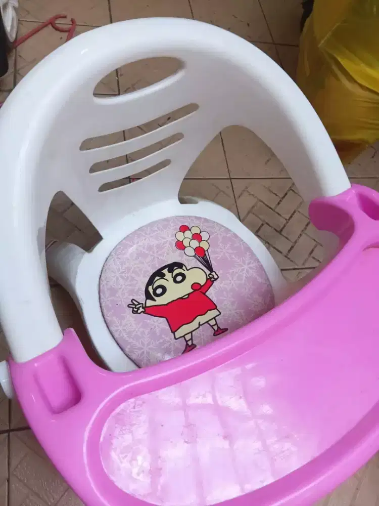 preloved Kursi makan anak bahan plastik