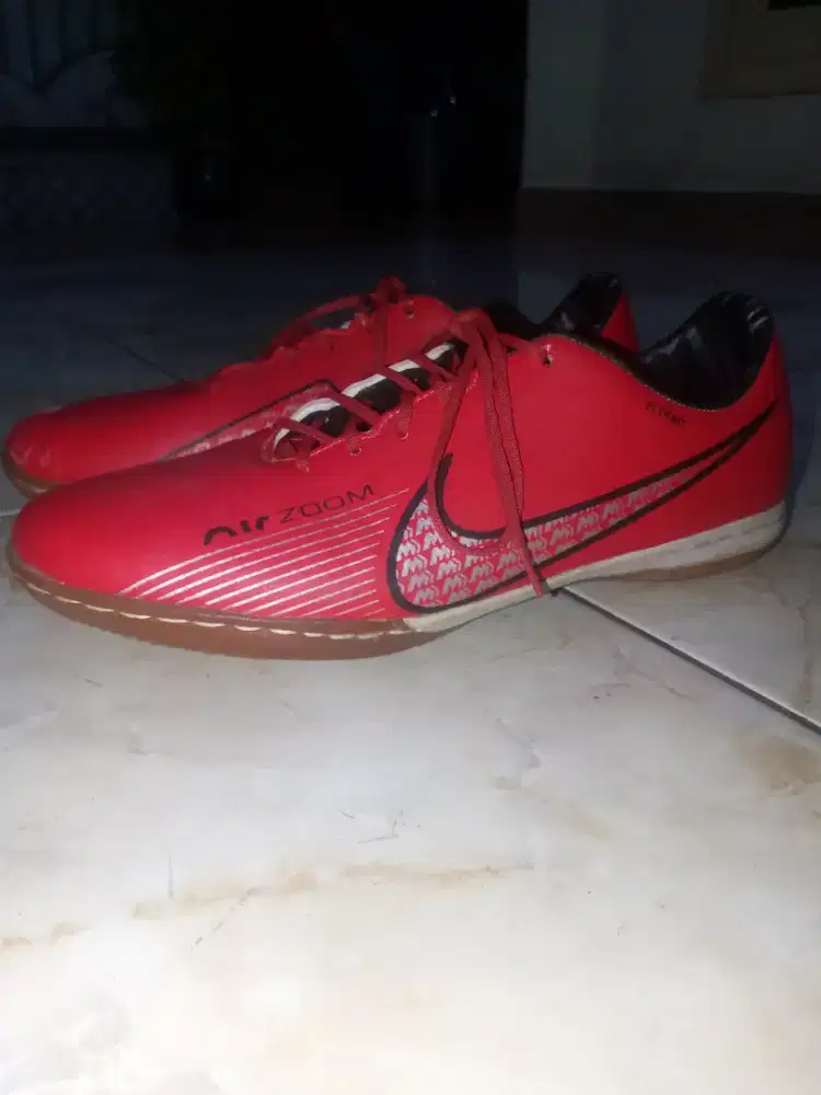 Sepatu Futsal Nike Mercurial Airzoom Size 42 warna merah