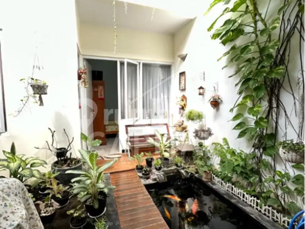 Rumah Cantik Nan Asri Satu Setengah Lantai di Cluster Favorite Taman Kopo Indah 5 Springville