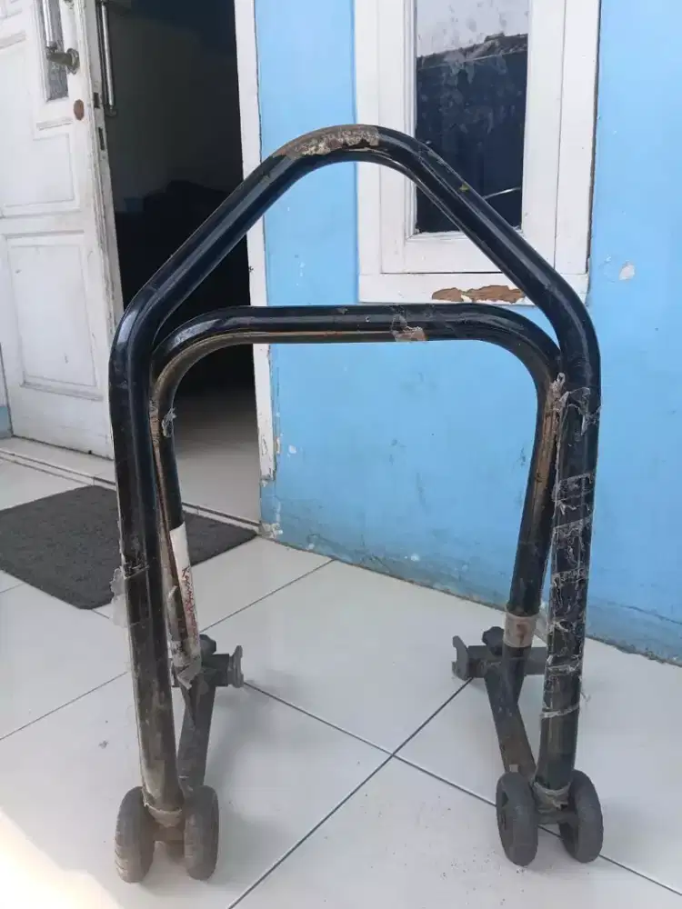Paddock universal preloved . Jual murah . Kondisi berkarat
