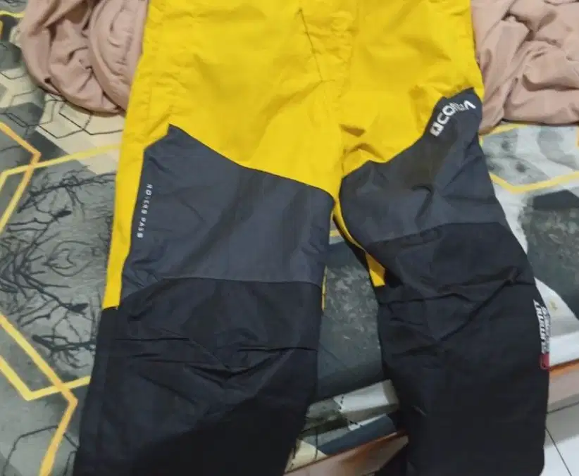 Celana panjang gunung/hiking Consina