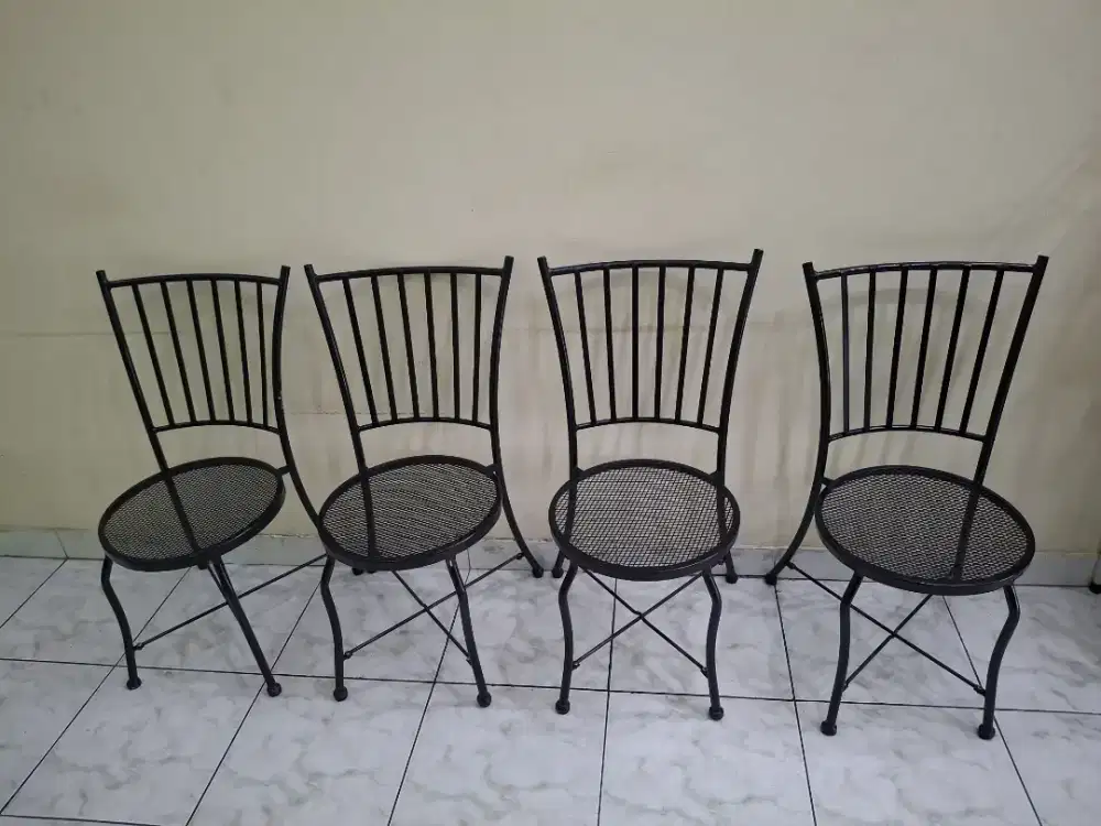 4 Kursi besi hitam borong 4 lebih murah
