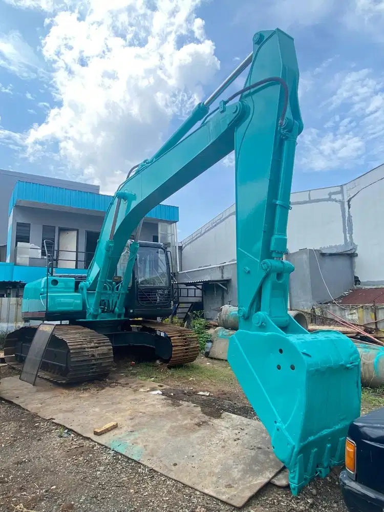 Dijual Excavator Kobelco SK 200 tahun 2011 kondisi sehat bodi mulus