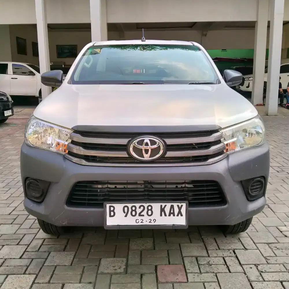 TOYOTA HILUX SINGEL CABIN 2.4 4X4 MT 2023