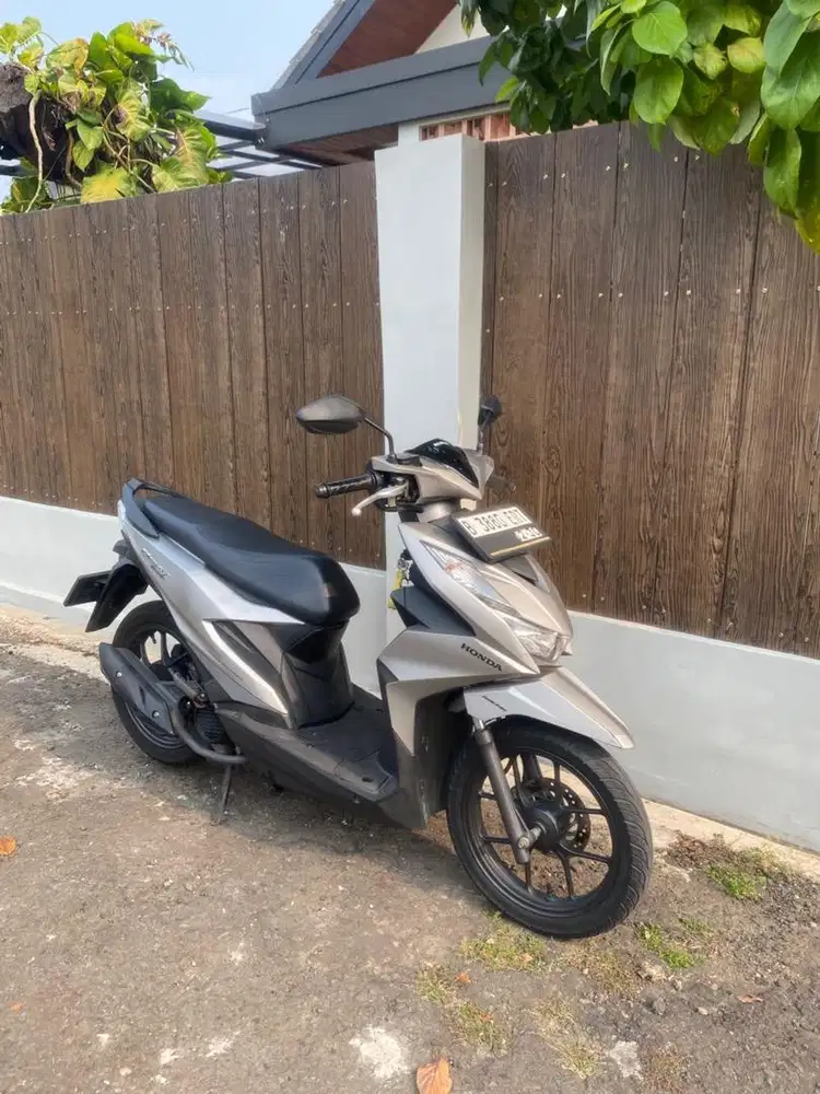beat deluxe 2020 silver KM LOW