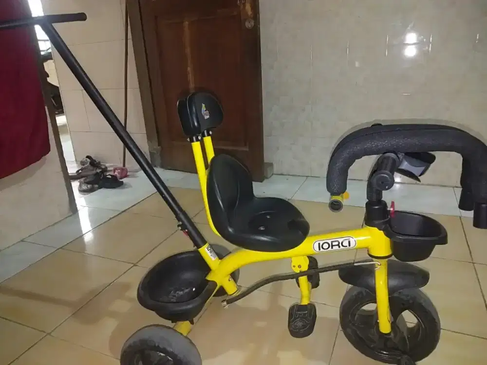 Sepeda roda tiga