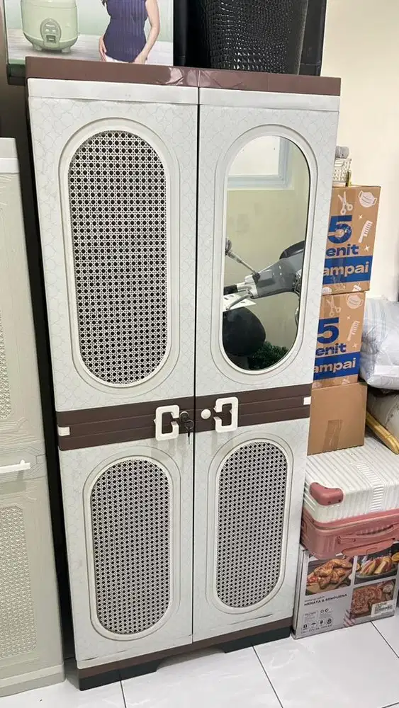 Lemari plastik 2 pintu