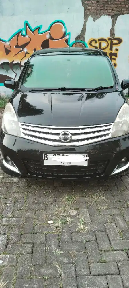 Di jual nissan gr Livina th 2013 At tipe XV