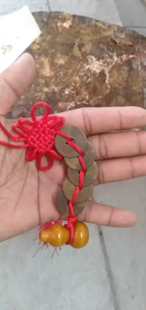 Di jual koin kuno zaman kerajaan cina koin bolong tengah ,bahan kuning