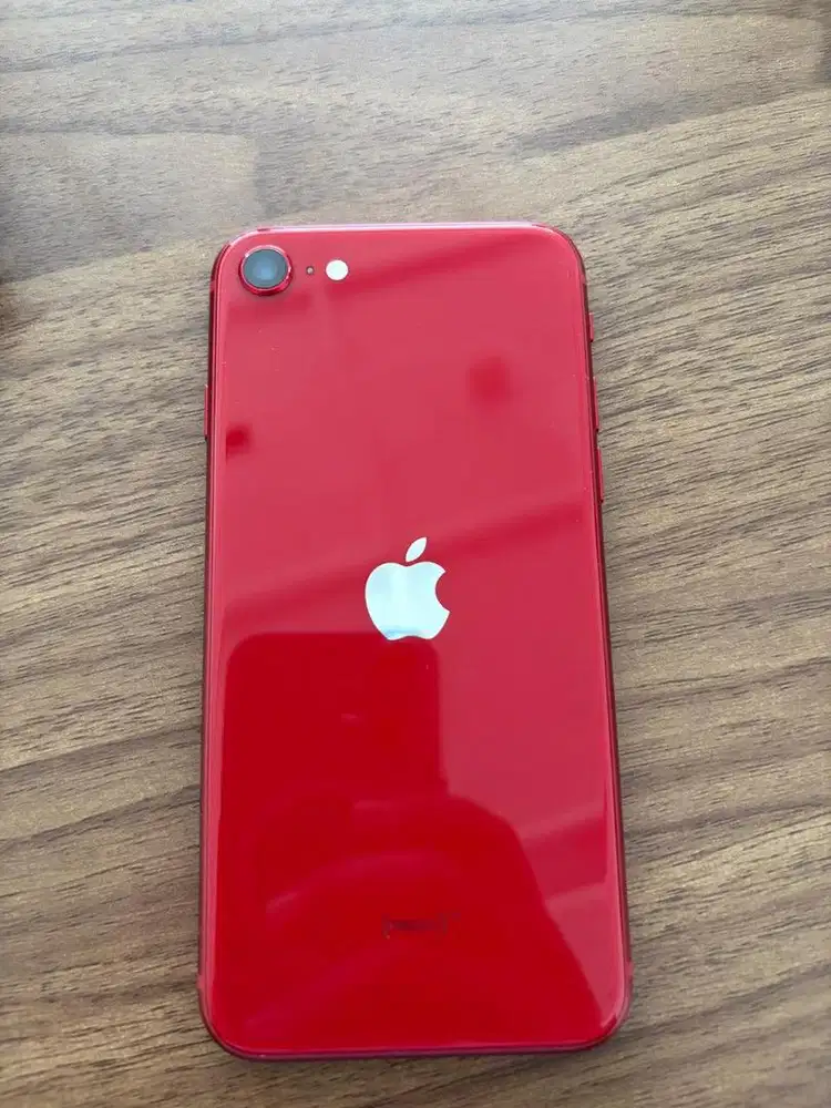 Iphone SE 2022 merah