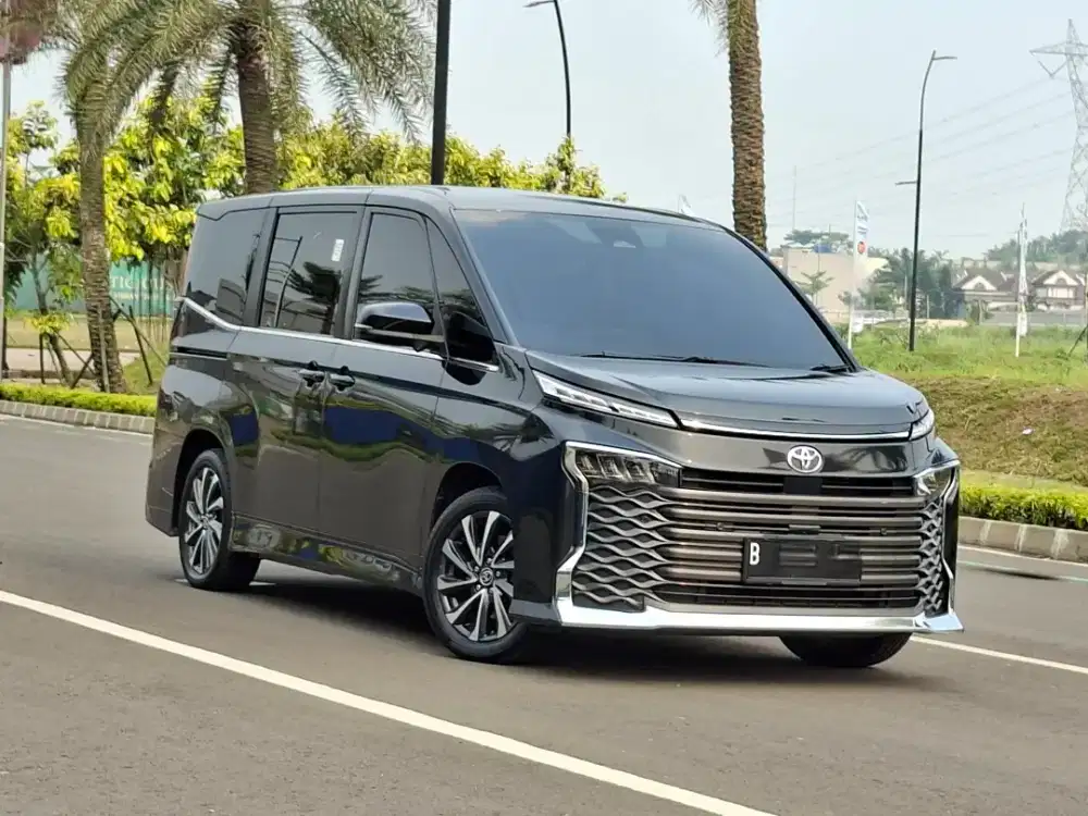 Total DP 7jt Voxy 2.0 Kick Sensor Matic 2022 Hitam Pajak Panjang