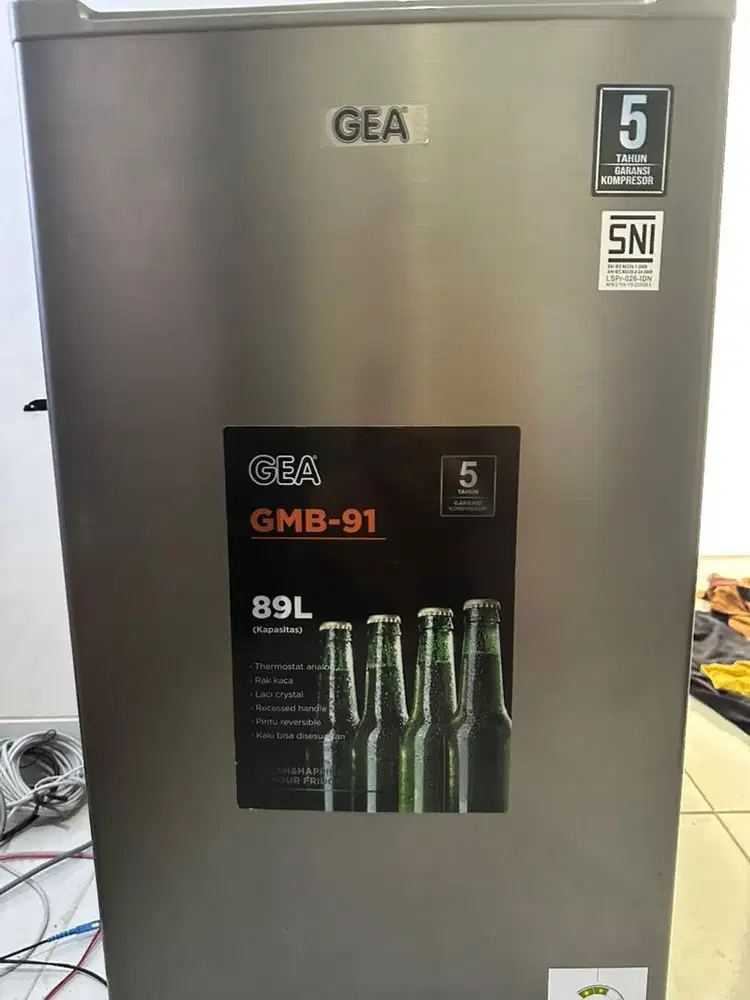Dijual kulkas 1 pintu merk Gea 89L