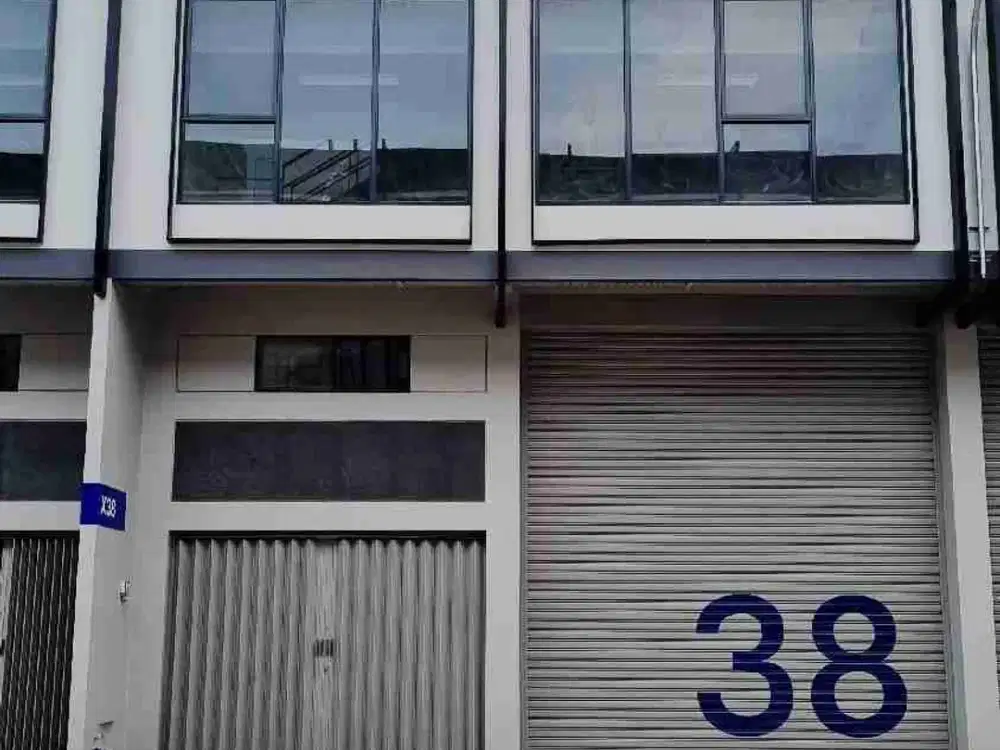 disewakan gudang  starhub brandnew 3 lantai konteiner 40feet ada 2 unit