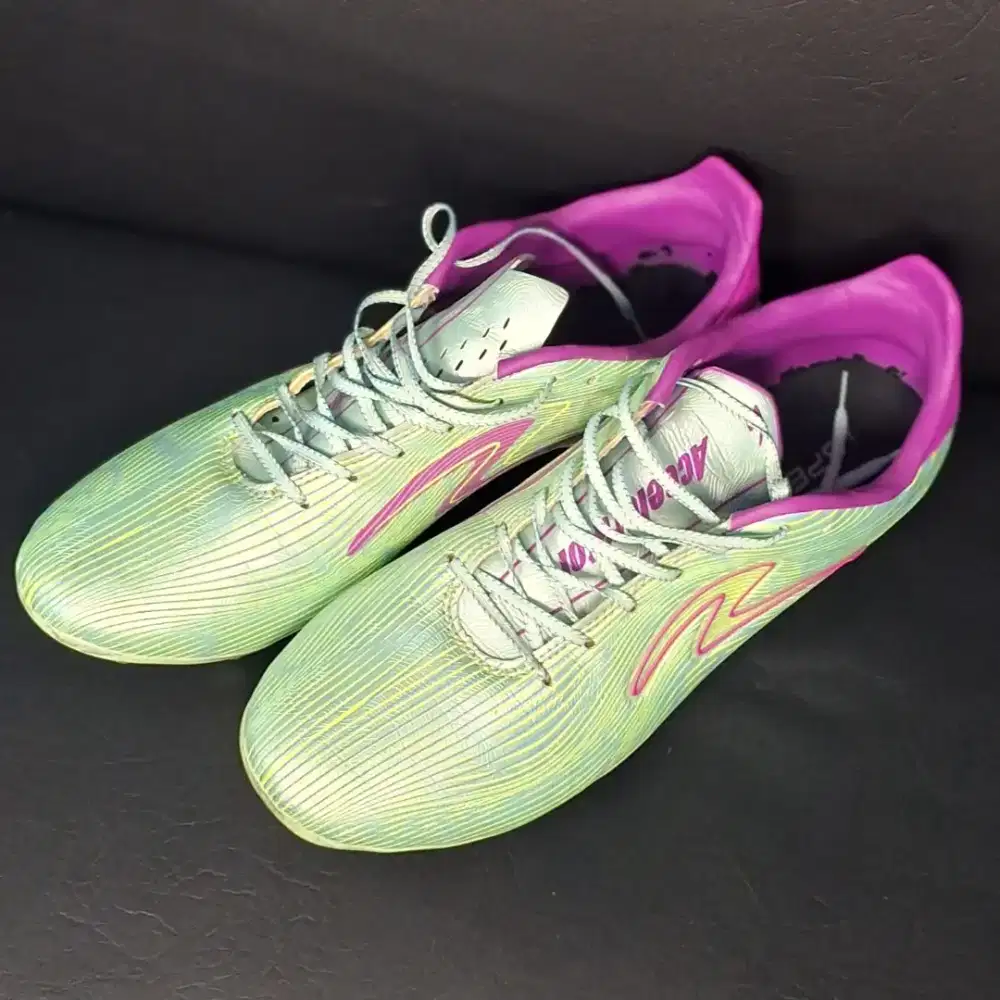 Sepatu Bola Specs