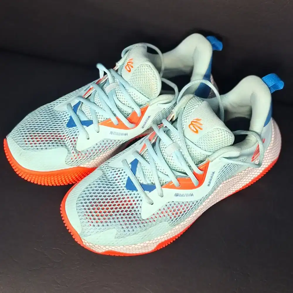 Sepatu Basket Under Armour Curry