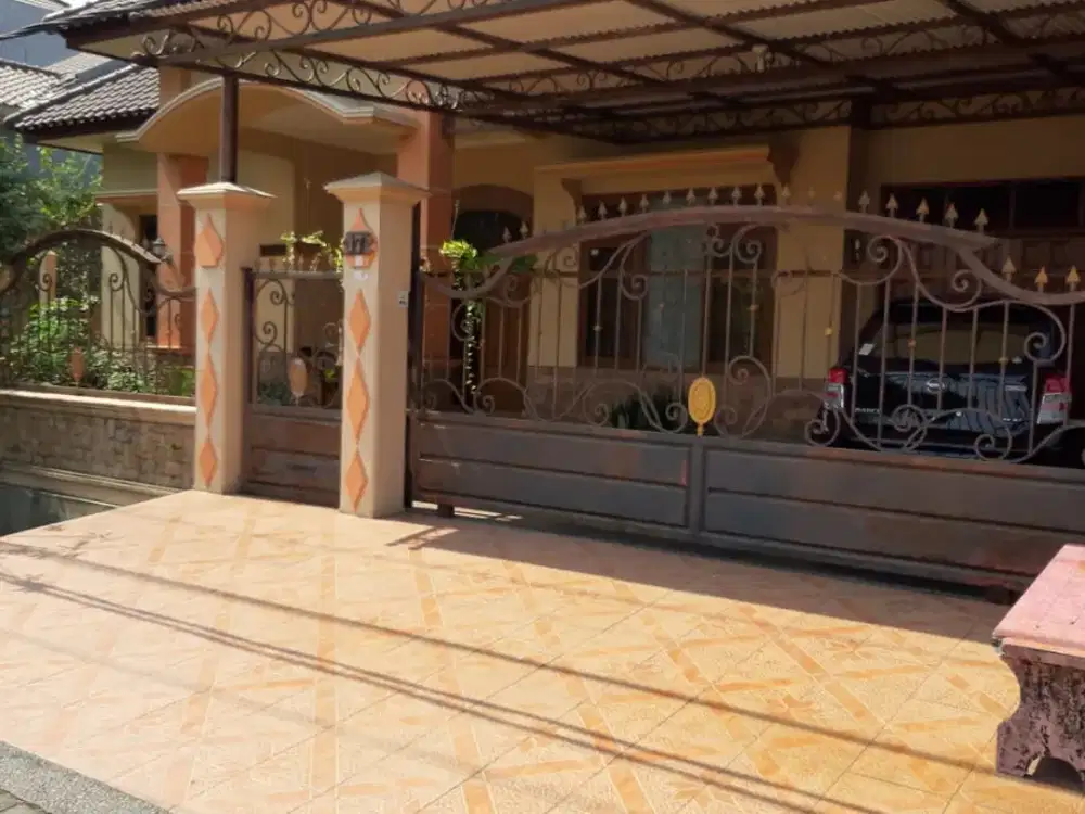 dijual rumah bagus di gayungsari (KT)