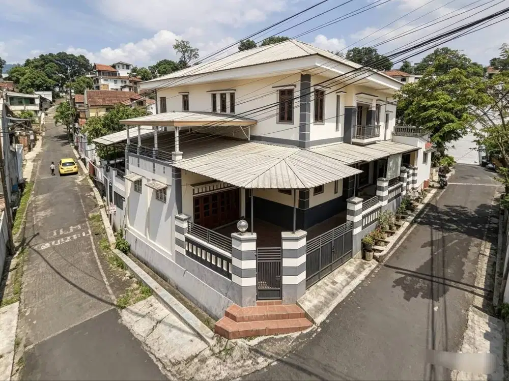Rumah 2lt tengah kota Jl KABA Kedungmundu