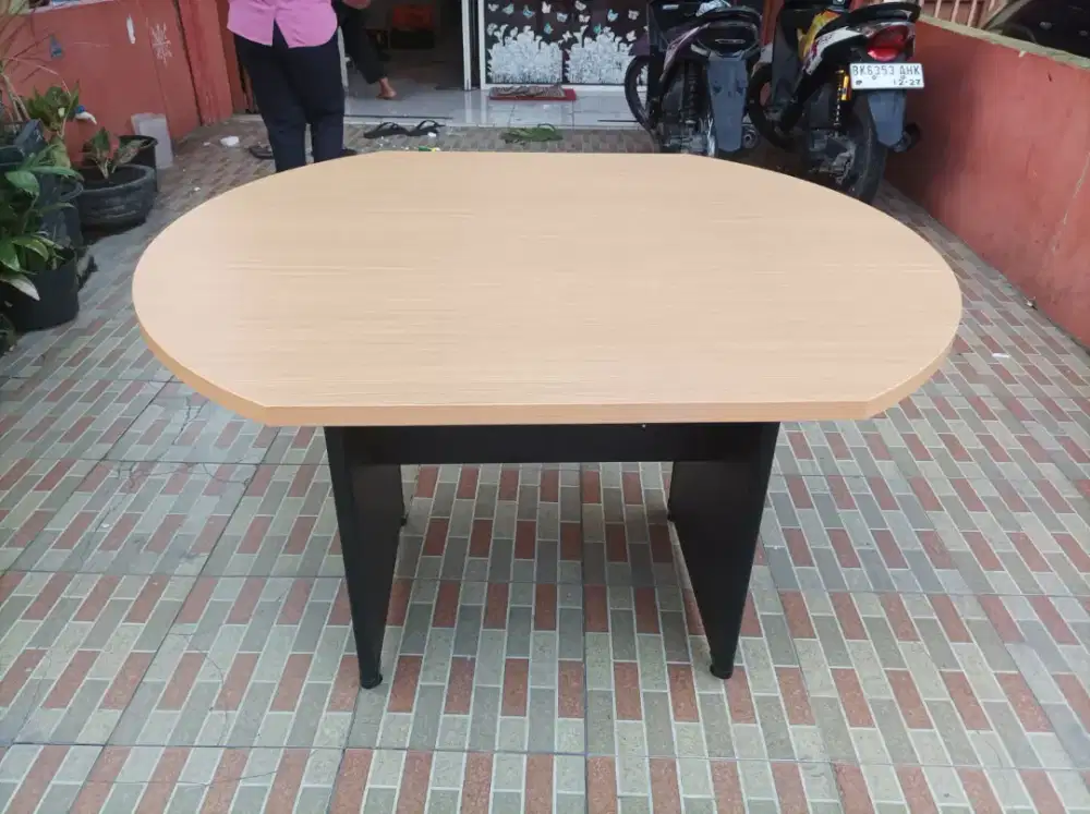 Meja Rapat Oval 4 Orang