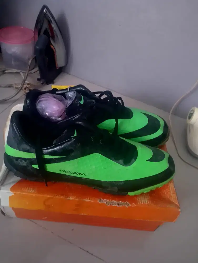 sepatu bola ga kepake