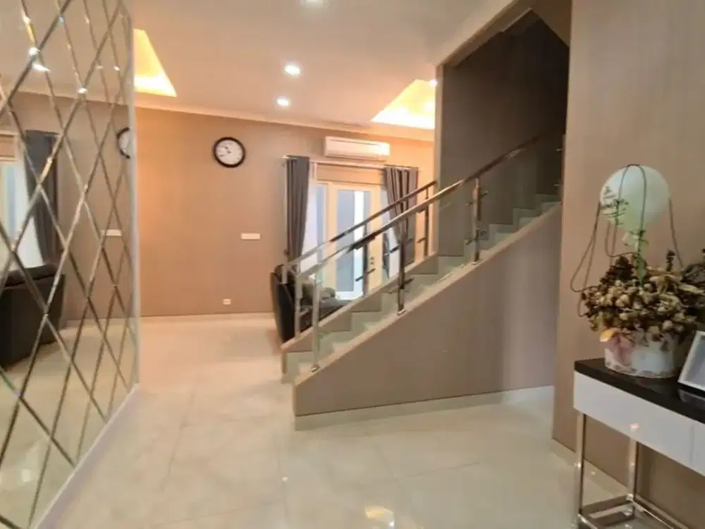 Rumah 2 Lantai 3+1 Kamar Furnished Utara di Maxwell
