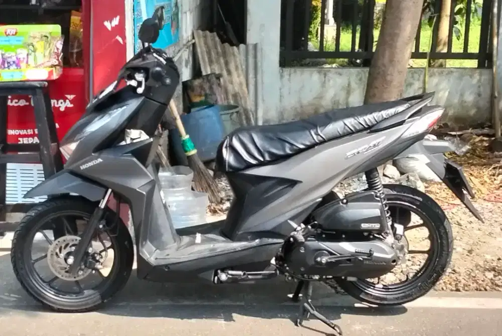 Honda beat tahun 2023 , warna silver