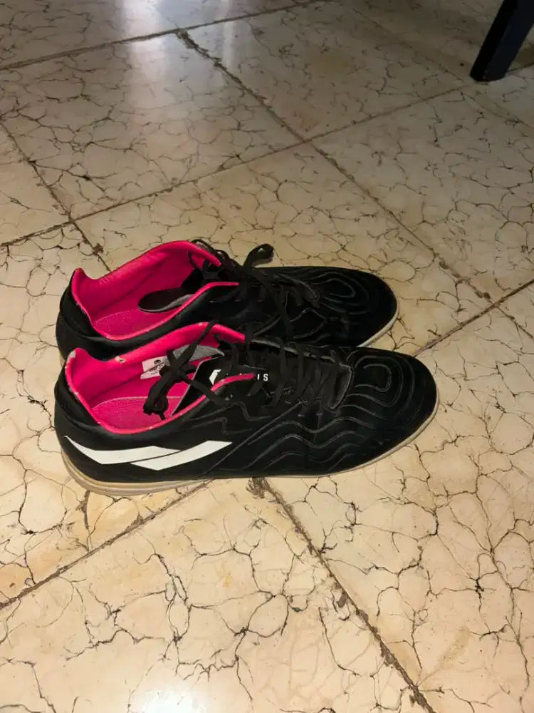 Sepatu futsal Mills Vizare IN Black/ White