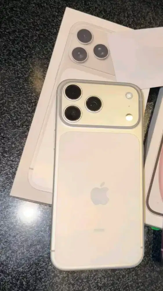 FOR SALE IPHONE 17 PRO MAX LIKE NEW