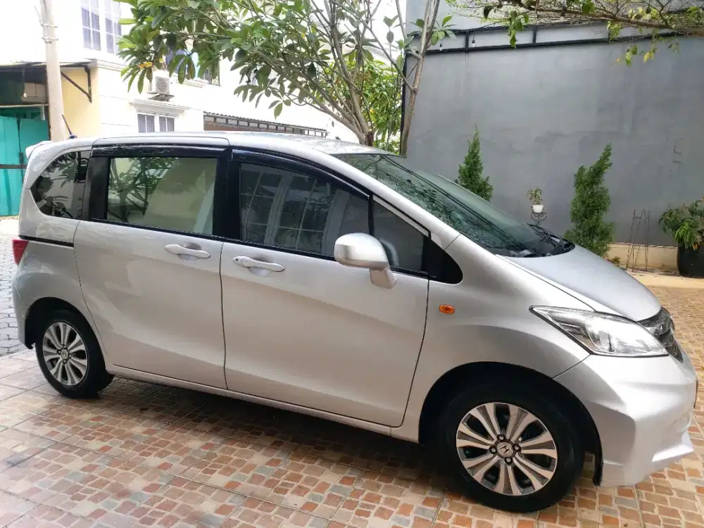 Honda Freed 1.5S AT 2012 kondisi mulus