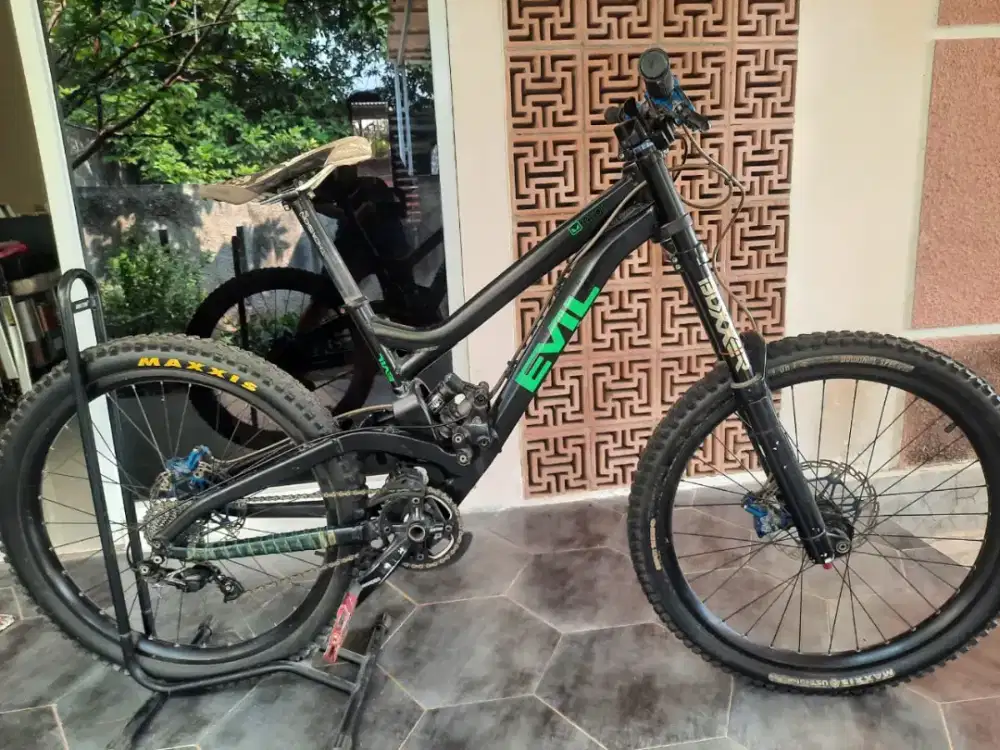 Sepeda mtb evil downhill 26