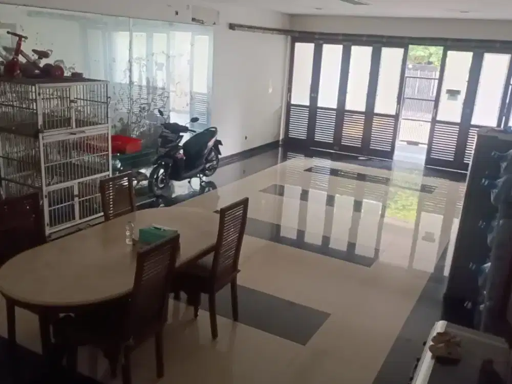 Murah!!! Dijual Rumah 3 Lantai di Kemang Pratama