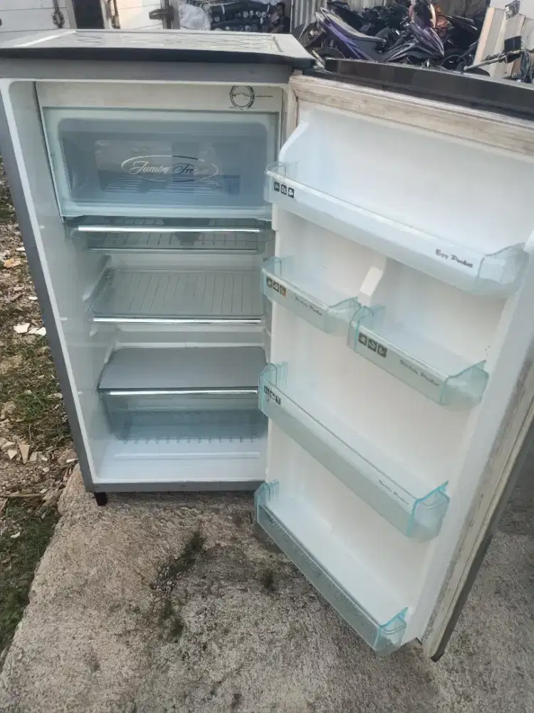 Kulkas Polytron 1 pintu ORI segel normal