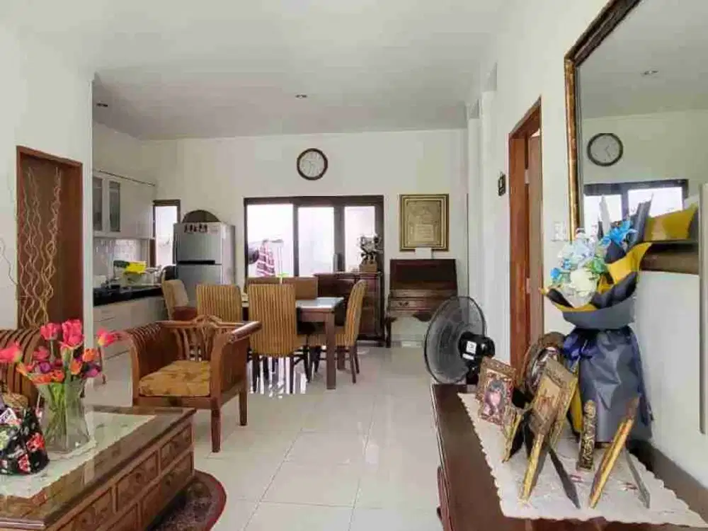 Dijual Rumah Siap Huni  di Emerald Garden Sektor 9.