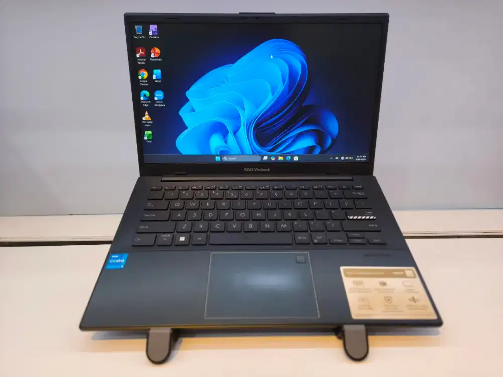 LIKE NEW ASUS VIVOBOOK E1404GA
