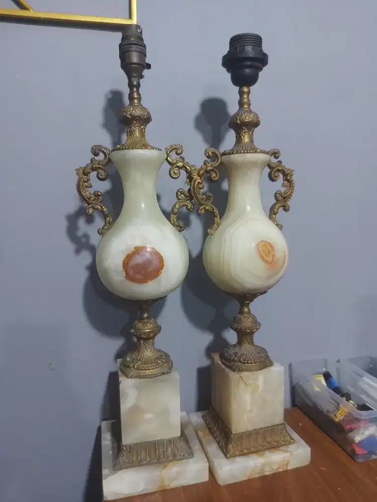 Hiasan lampu antik vintage dari batu dan kuningan