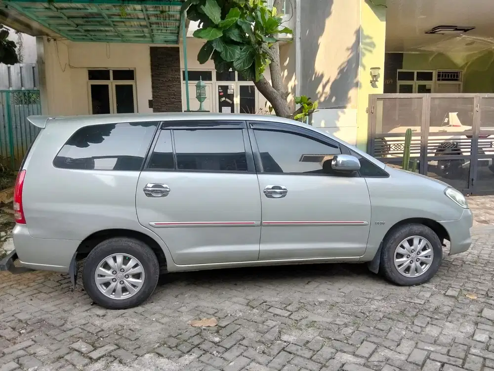 Toyota Kijang Innova 2005 Bensin