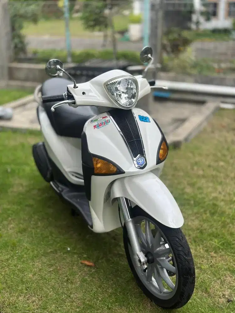 Piaggio liberty tahun 2012 putih bersih original