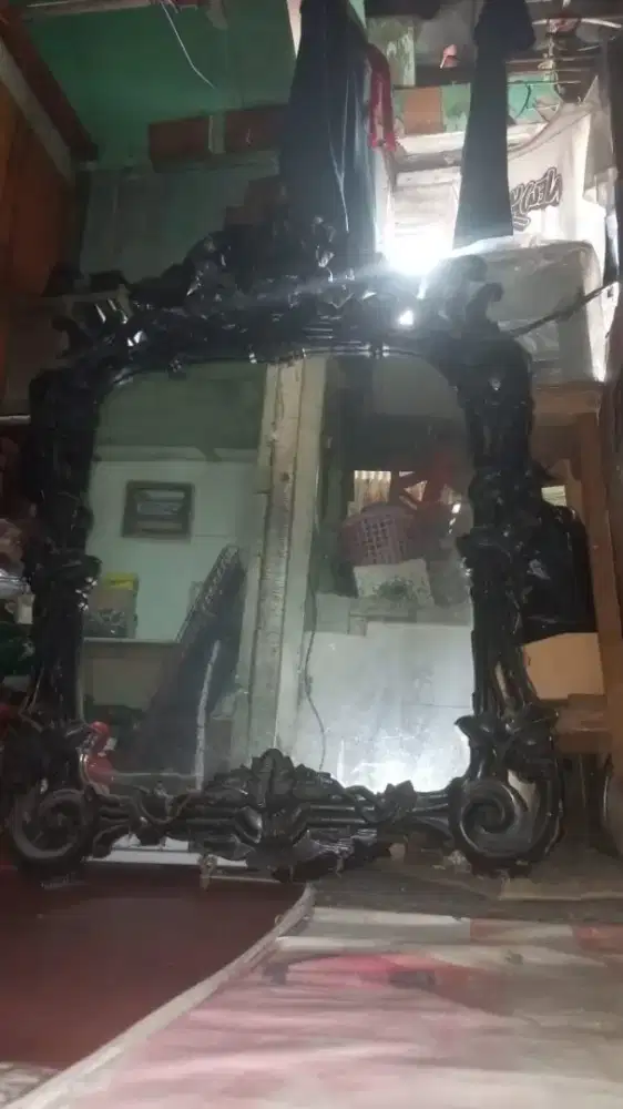 Cermin klasik motif ukiran