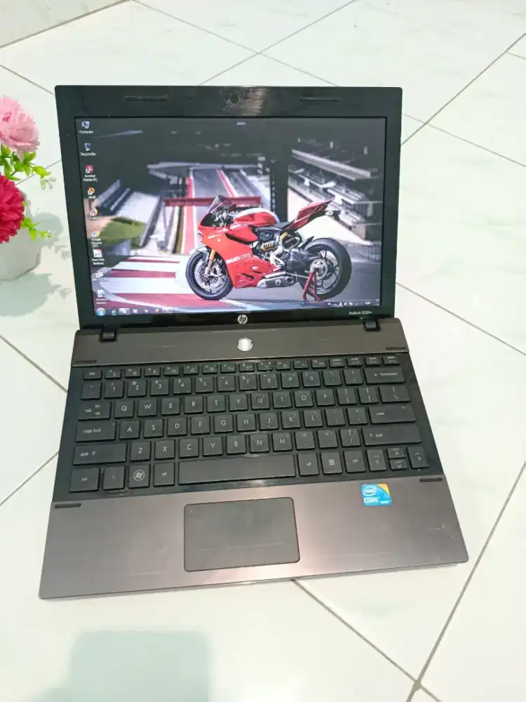 Laptop HP core i3 game desain no minus