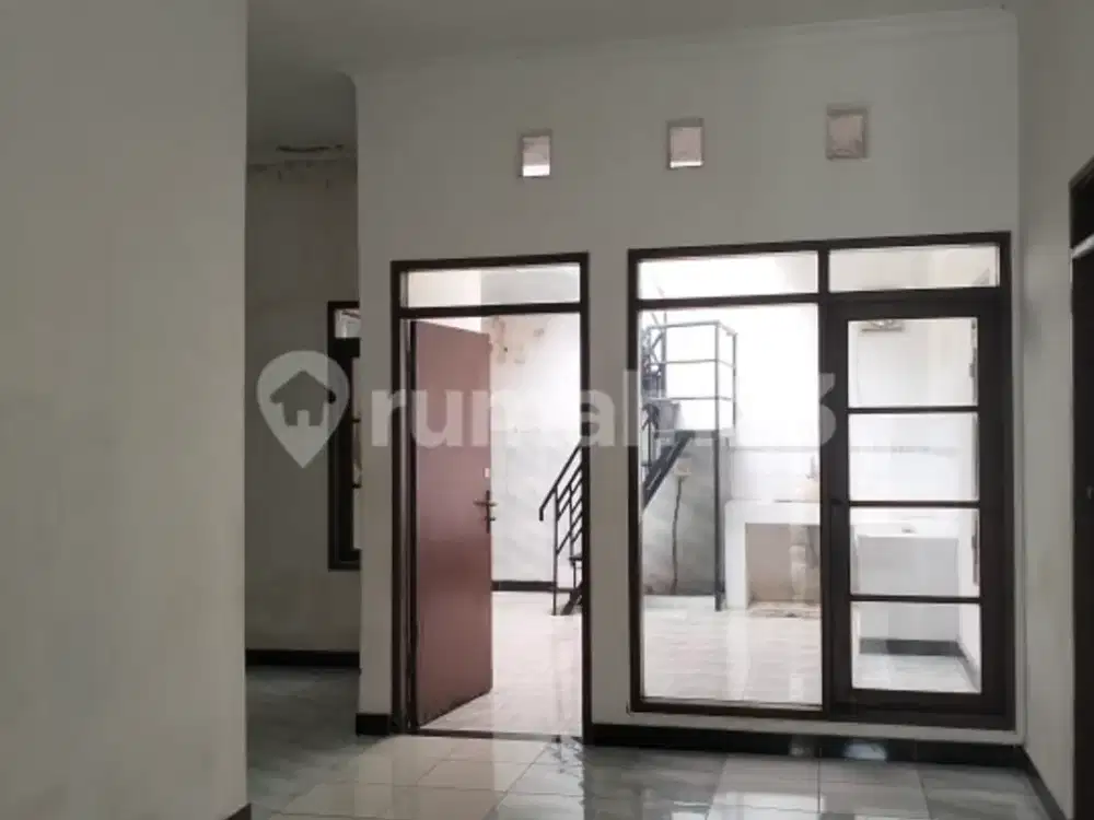 Jual Rumah Siap Huni di Tama di Alfamart Taman Kopo Indah 3, Margaasih, Bandung, Jawa Barat.
