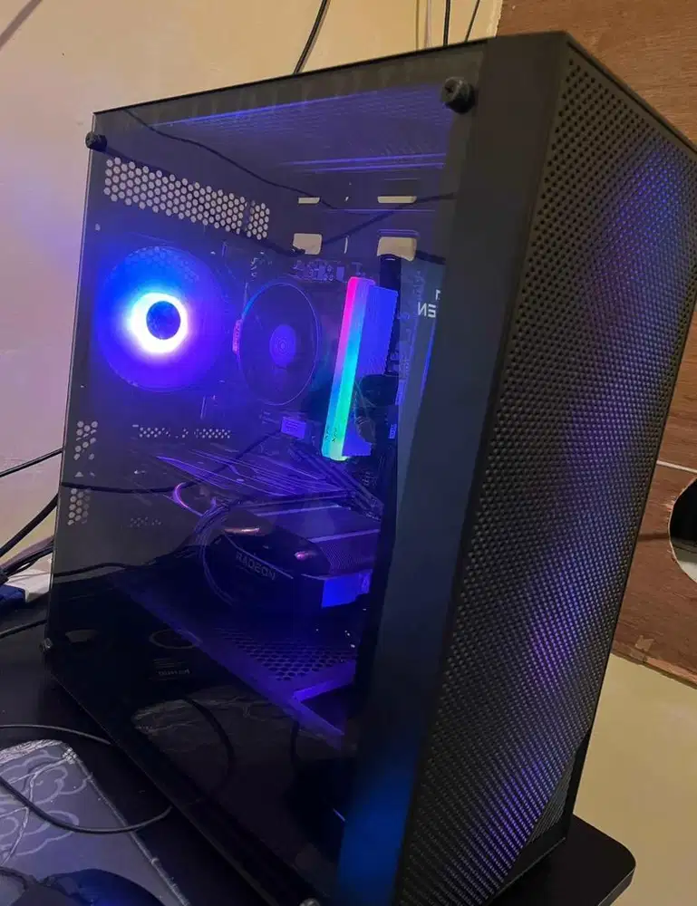 PC GAMING + LCD
